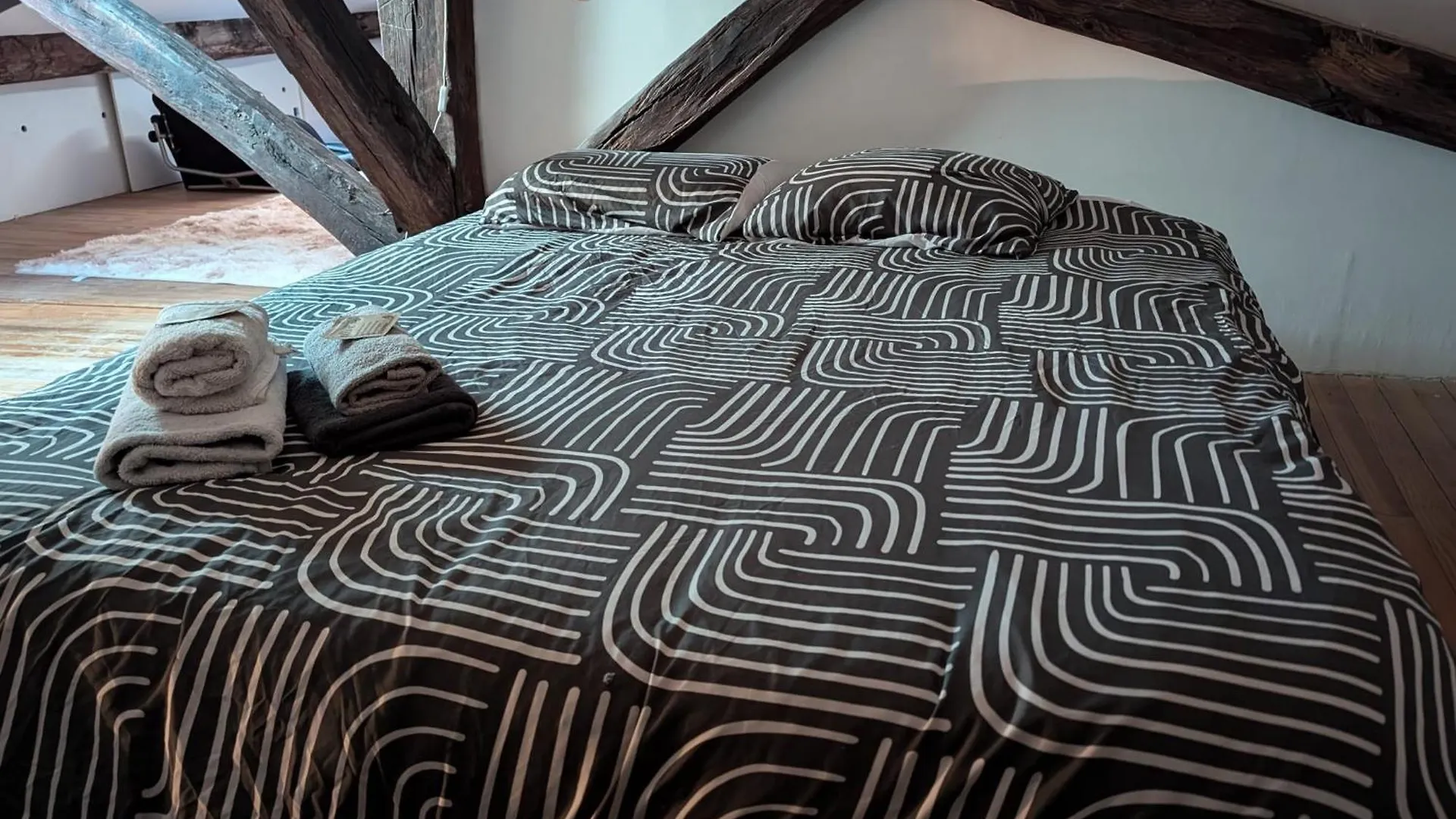 Charming Studio For Two In The 10Th Paris